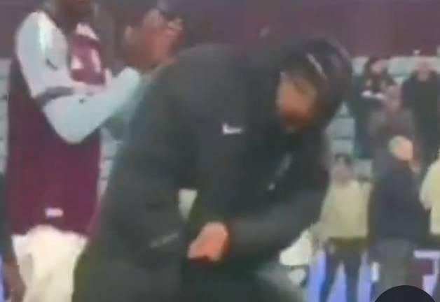 开云体育下载-首回合维拉球员在蓝桥庆祝，古斯托今天做出同款动作“报仇”