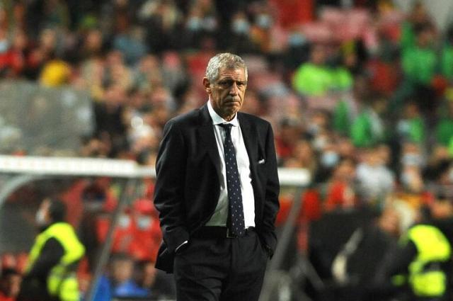 开云体育官网-龟派大师桑托斯：战术死板到极致 遇三后卫就歇菜