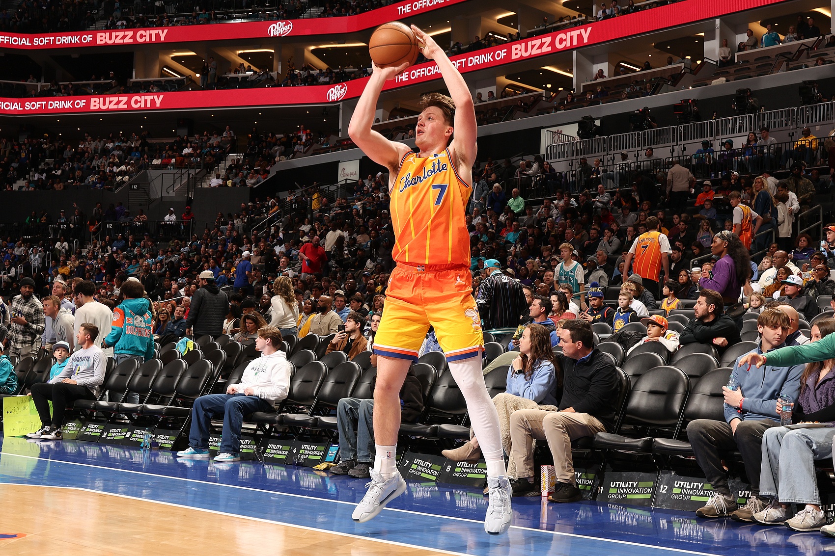 kaiyun-【菜鸟】克尼佩尔19分7板4助 双向西塞10分13板3帽 科沃德17分2帽